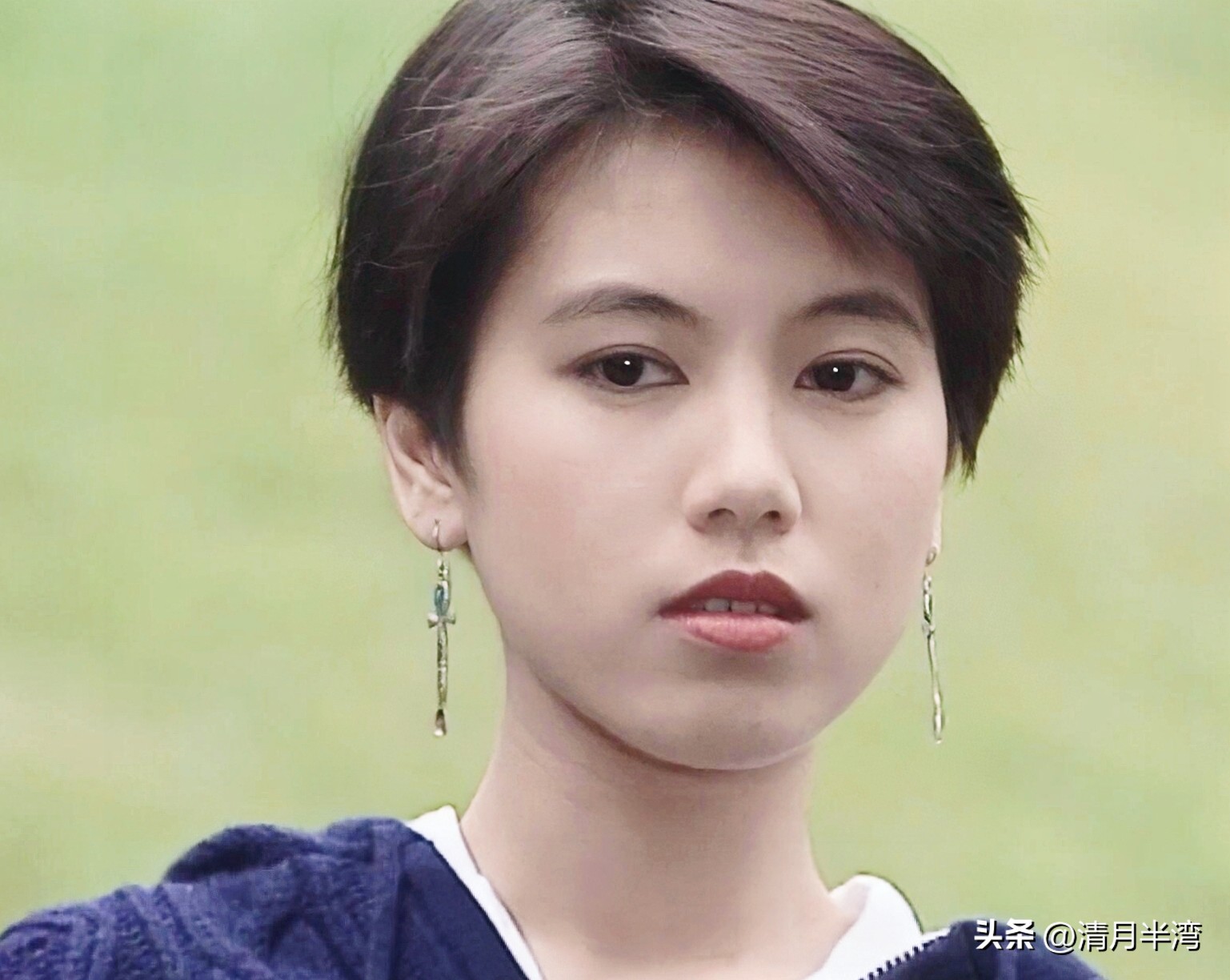 短发 女明星 生_港圈女星短发造型_港风女星短发代表